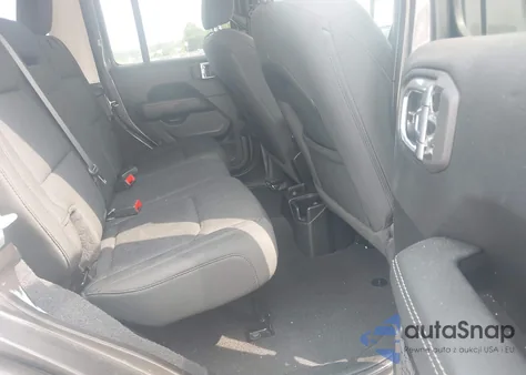 2021 Jeep Wrangler Unlimited Sahara 4X4 z USA, uszkodzony, nr VIN 1C4HJXEG6MW758927